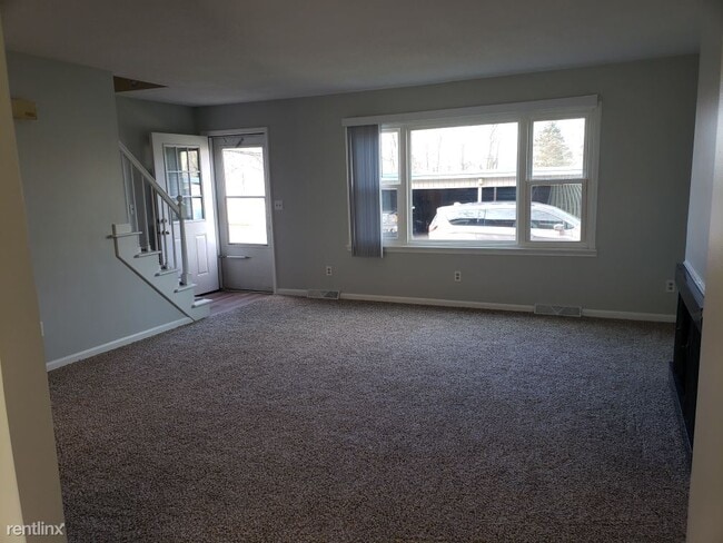Building Photo - 2 br, 1.5 bath Townhome - 1451 S Center Rd
