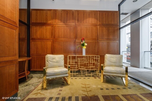 Foto del edificio - 100 E Walton St