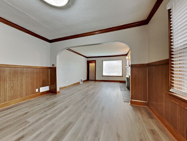 Building Photo - Charming 3 Bedroom, 1 Bathroom House in Mi...