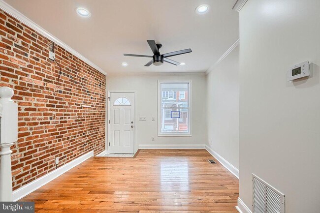 Building Photo - 404 N Robinson St