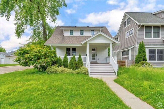 Building Photo - 203 Curry Ave