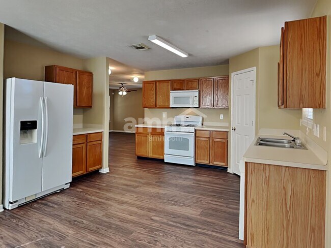 Foto del edificio - 8002 Ginger Park Dr