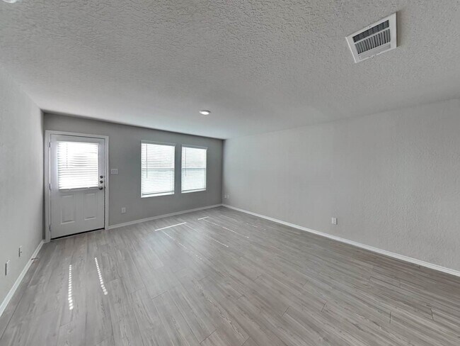 Foto del edificio - 144 Hollywood Dr