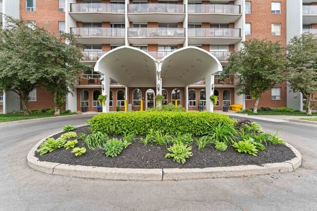 Photo du bâtiment - Southwick Apartments