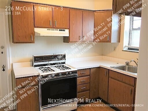 Building Photo - 226 McCully St