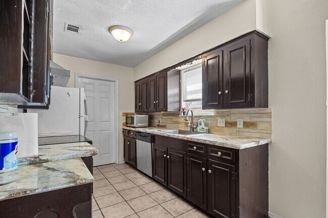 Foto del edificio - 2629 Peach Tree Ln
