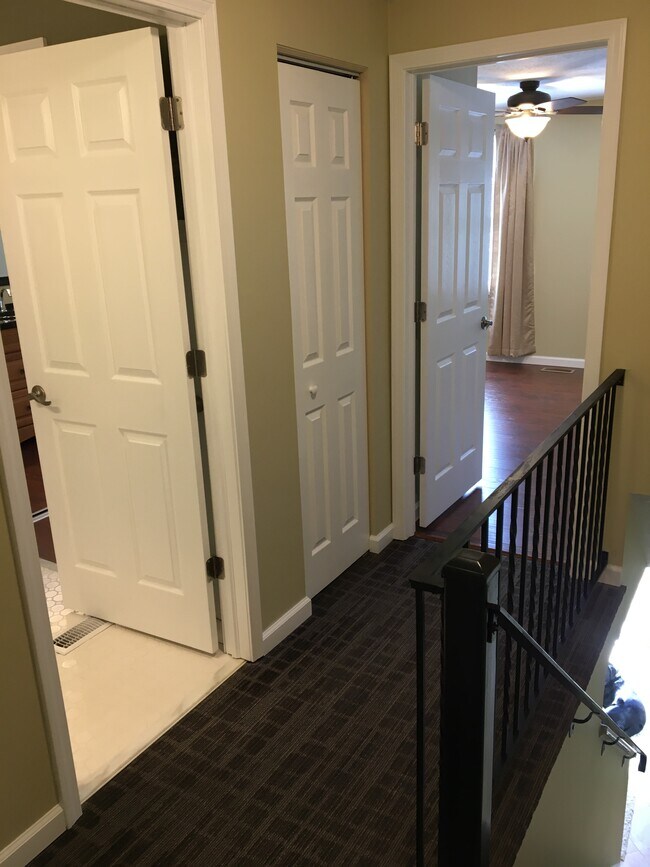 Sala - 103 Shadowlawn Dr