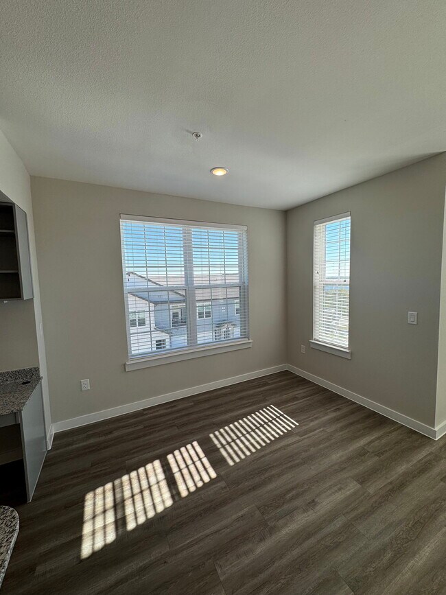 Building Photo - 5000 Overboard Cv