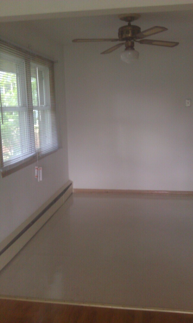 Building Photo - 718 Pinecrest Dr