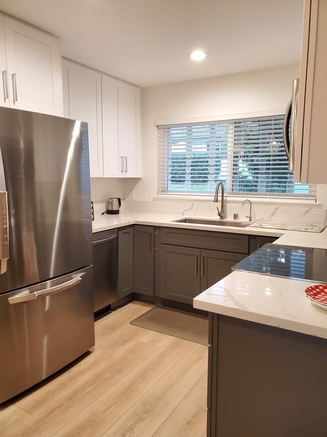 Building Photo - 1607 La Madera Ln