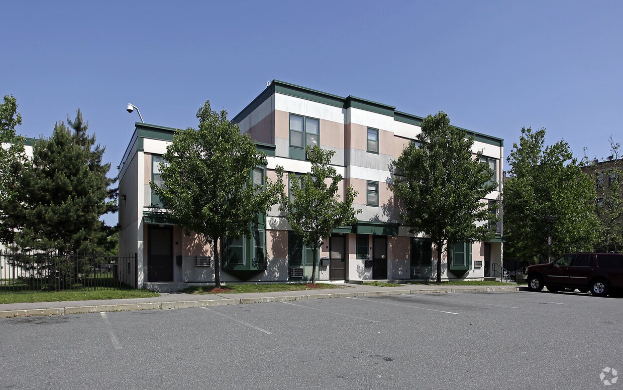 Primary Photo - Roxse Residences