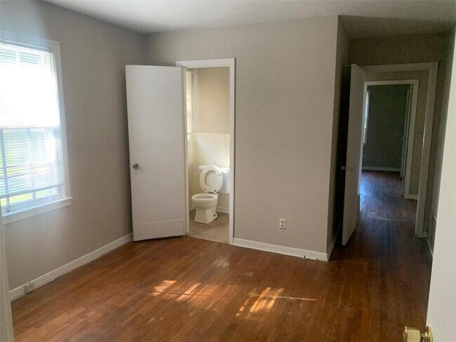 Foto del edificio - 5551 Central Blvd