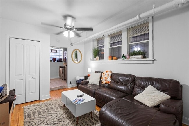 Foto del edificio - 442 W Arlington Pl