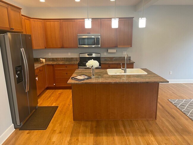 Foto del edificio - Spacious 3BD/2.5BTH Available for Lease in...