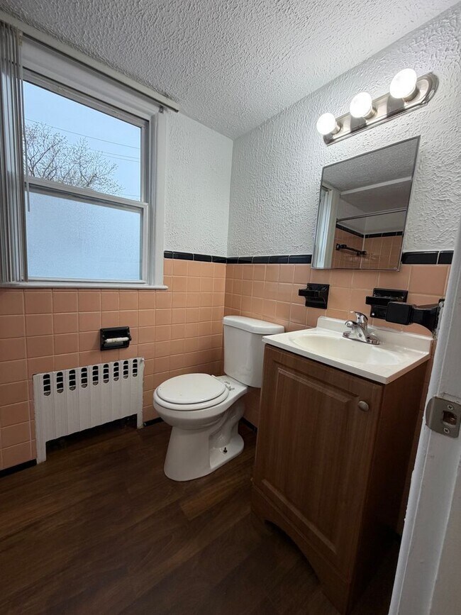 Building Photo - Beautiful Studio Apartment