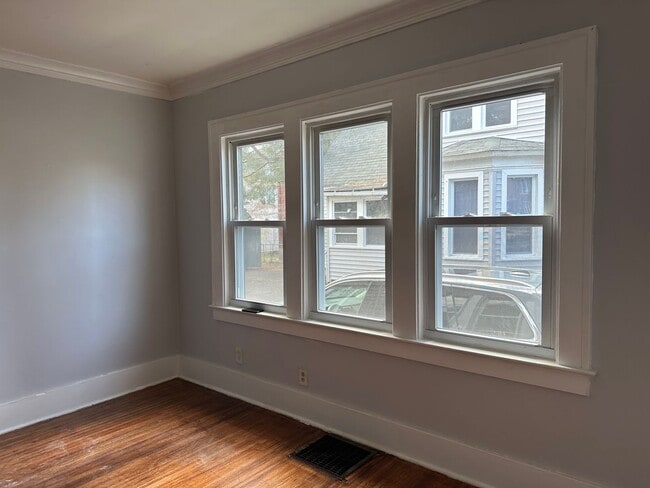 Foto del edificio - 229-231 Selye Ter