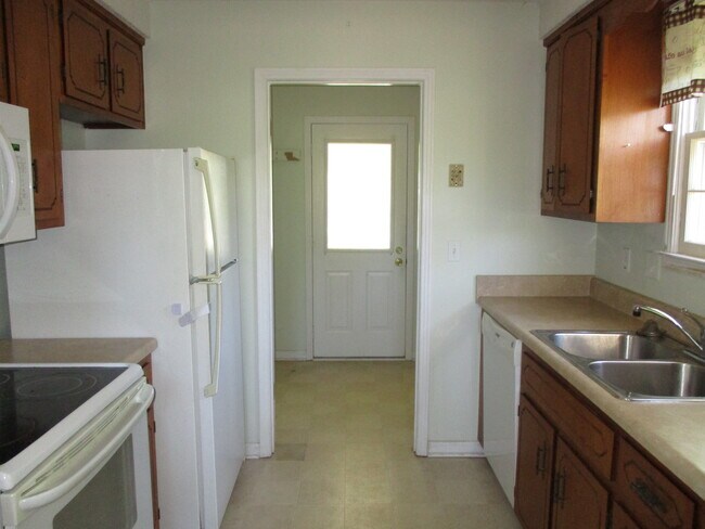 Foto del edificio - 3 Bedroom Pet Friendly Home For Rent!