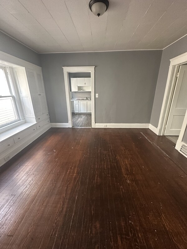 Foto del edificio - 8325 Tioga Ave