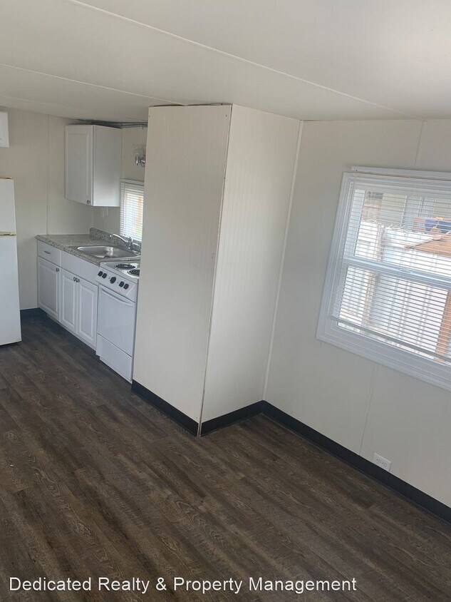 Building Photo - 103 Ladwig St