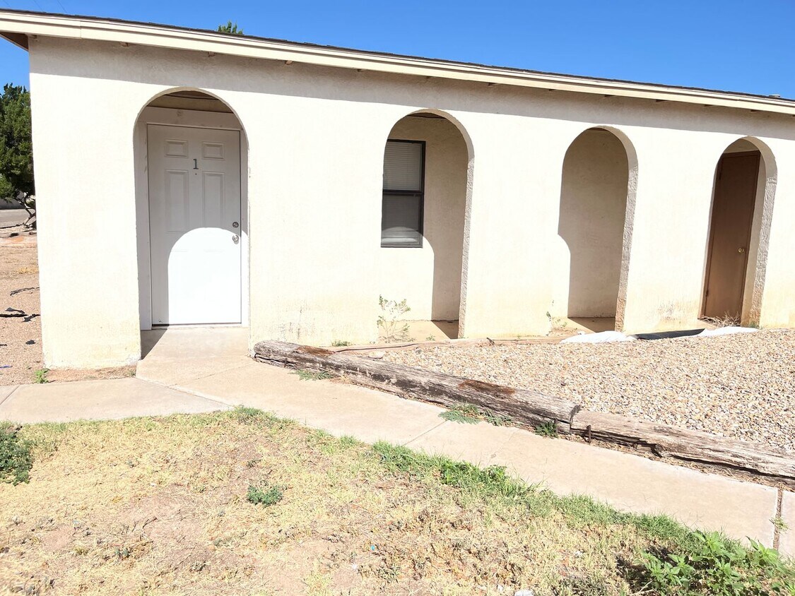 Primary Photo - 1520 S Ave O #1
