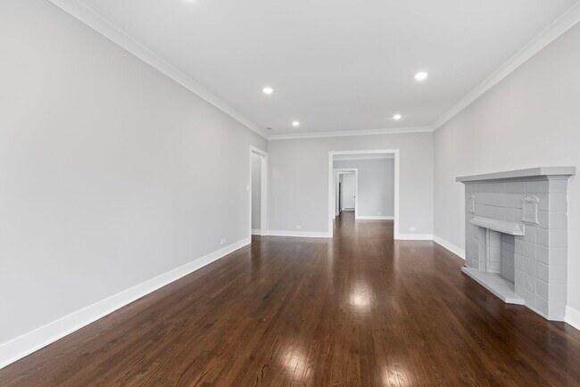 Foto del edificio - 8422 S Yates Blvd