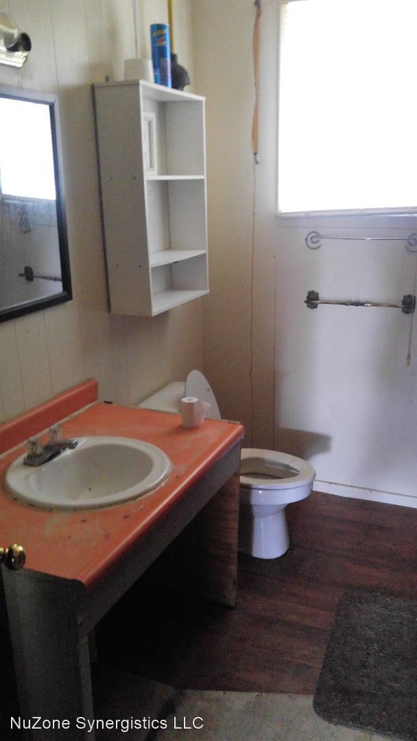 Building Photo - 3 br, 1 bath Apartment - 631-B Park St.