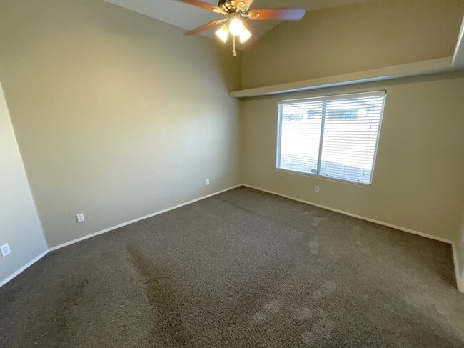 Building Photo - 2428 W Tamarisk Ave