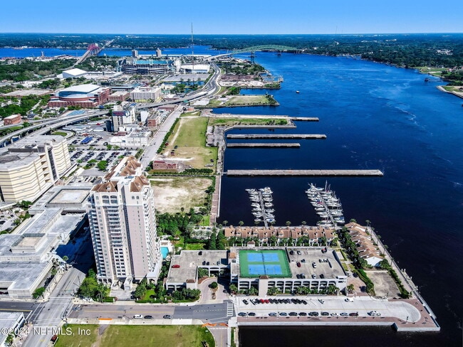 Building Photo - 440 E Bay St