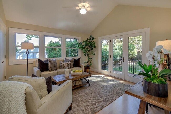 Foto del edificio - Charming Home next to Co-Op