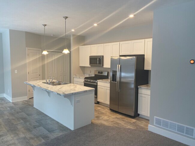 Building Photo - 6907 W Cottage Ln