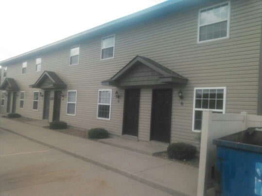 Building Photo - 407 Meadow Dr