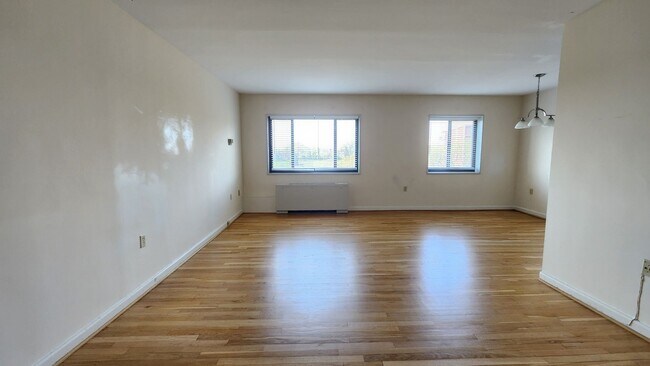 Foto del edificio - Utilities Included! Parking! Near Pentagon City Metro!