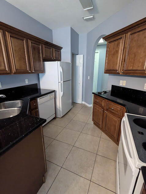 Building Photo - 999 Pipers Cay Dr