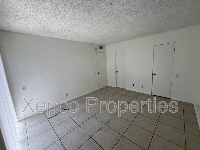 Building Photo - 556 E Chuckwalla Rd