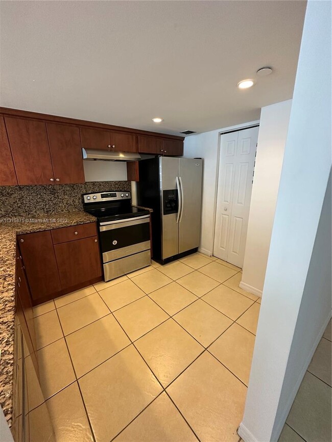 Foto del edificio - 555 NE 15th St