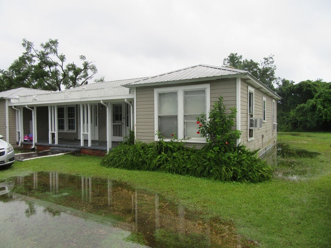 Primary Photo - 708 S Hwy 22 A