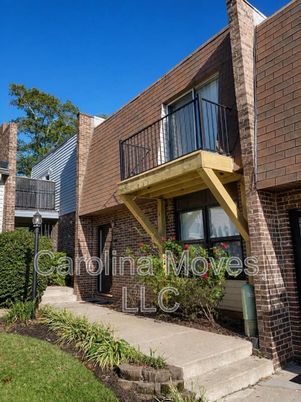 Building Photo - 10 Poinsett Ave