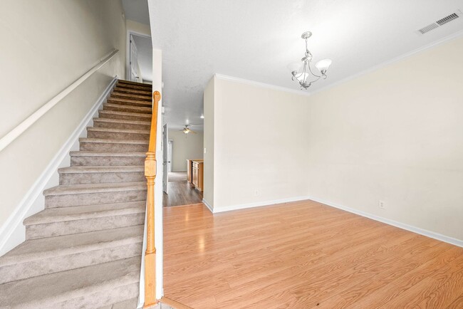 Building Photo - 2 Bedroom Condo For Rent With Community Sw...