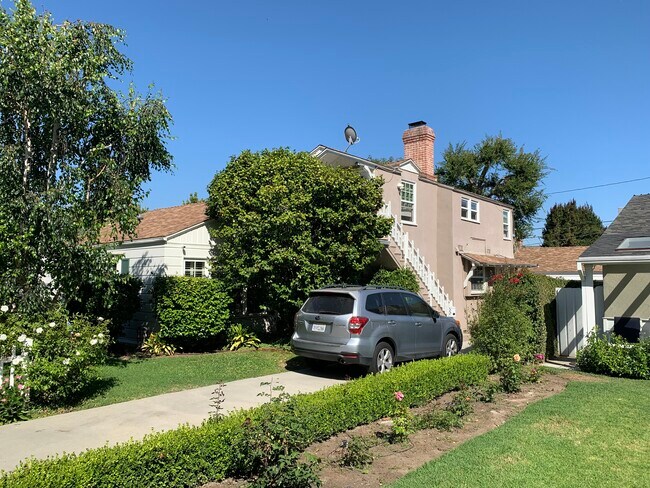 Side of House - 11356 Farlin St