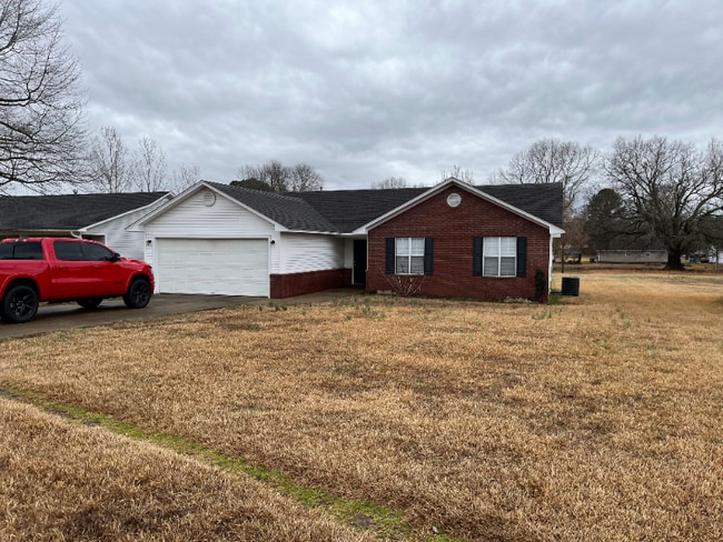 Building Photo - 15 Ariel Dr