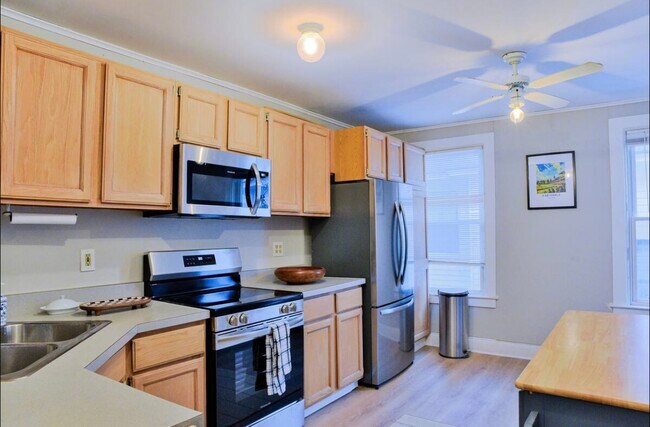 Kitchen - 212 Circular St