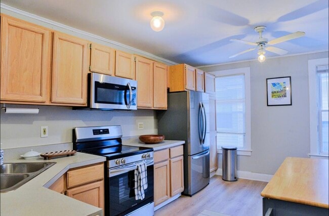 Kitchen - 212 Circular St