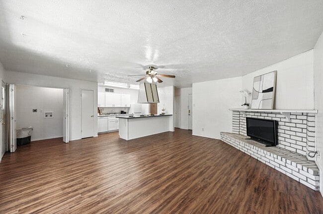 Building Photo - 7101 Christie Ln