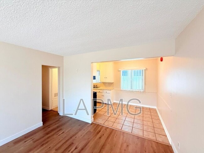 Foto del edificio - 11185 Carson Dr