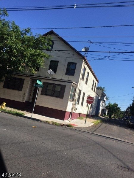 Building Photo - 691 W Grand Ave