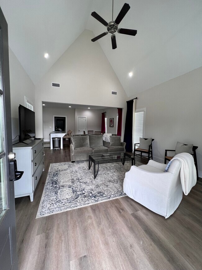 Building Photo - 1250 Burrow Cir