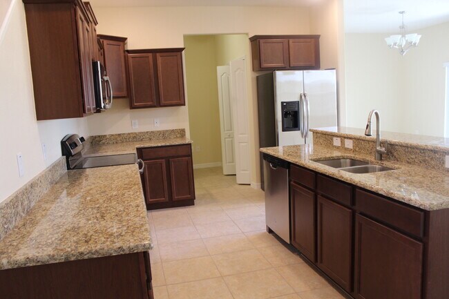 Foto del edificio - Spacious 3BR Lake Nona Townhome Near Medical City | 2,319 Sq Ft | 2-Car Garage