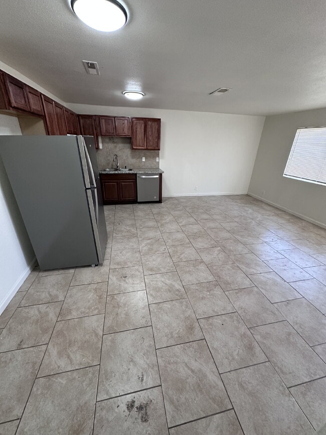 Foto del edificio - Renovated 1-Bedroom Apartment