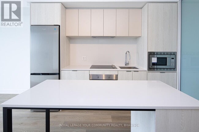 Building Photo - 86 Dundas St E