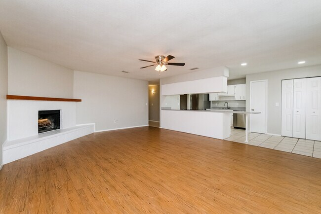 Foto del edificio - 3407 Groveview Dr